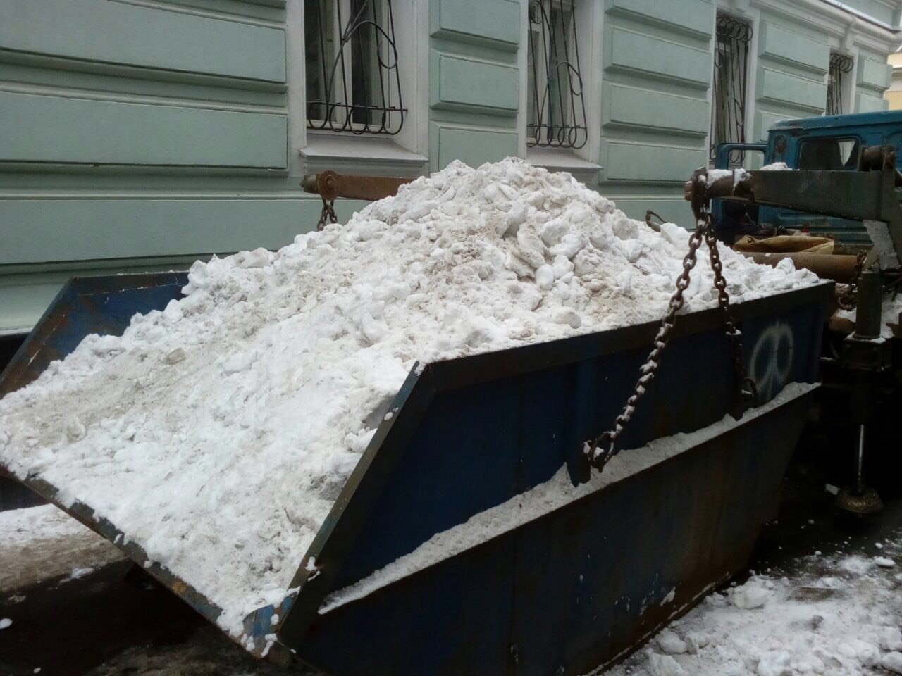 Уборка и транспортировка снега